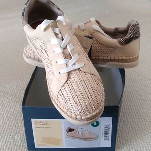 Universal Thread Taupe/Shaelyn sneakers Sz 9